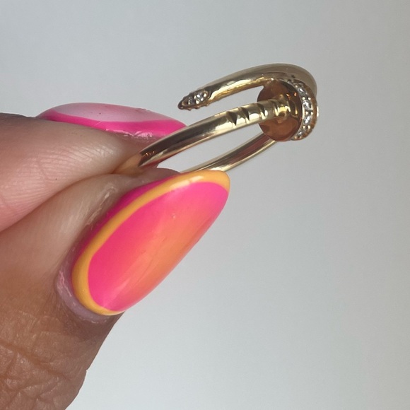 14K Gold Nail Design Ring with Diamonds - Picture 3 of 6